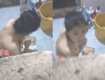 爬牆偷窺樓下的少婦洗澡洗鮑魚動靜大了點被發現了