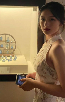 身材火辣的淫蕩大學生