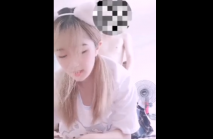 無毛蘿莉，足交讓哥哥好享受，無套是最享受的，私密處交合特寫！