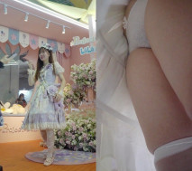 YM漫展抄底,紫洛麗塔半筒透明襪校花,性感暗條紋內勒出黑森林