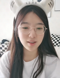 極品大眼萌妹紙- 四眼 騷逼乾涸，想被人操了，抖動巨臀巨乳，震撼