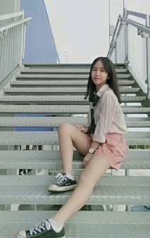 大奶女孩 IG放不雅視頻讓大家欣賞