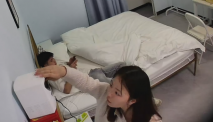 最新流出高校附近酒店高清偷拍 稚嫩學妹和男友開房被男友無套外射後背上