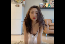 上海靜安騷婦 唐灧 老公在遠地出差天天勾引男人操自己