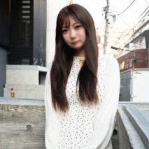 【SSS 級【初撮】絕美裸體，神韻出眾。18歲少女暴露了真實本性。她感到很尷尬， 不想讓人看到害羞的樣子，但淫液不斷飛濺，並且在她的陰道深處進行了受精。