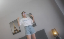 探花老司機山雞哥酒店約炮 19歲眼鏡大學生兼職小美女斯文而風騷幹得高潮不斷搞完還在房間四處參觀