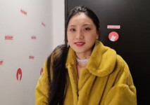 知名華人留學生網黃「Spicy Gum」「劉玥」網上約了個年輕亞裔應召女郎穿著風騷黑絲果然反差