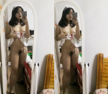 冒充經紀人忽悠想當模特的美女各種姿勢展示她的身材 最重要的一點是要撥開鮑魚看小B