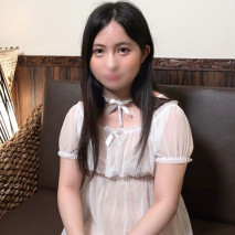 31歲人妻。 一邊潮吹一邊快樂地墮落在他人棒上。 在陰道深處插入雞巴，自己扭腰的醜態暴露在中出