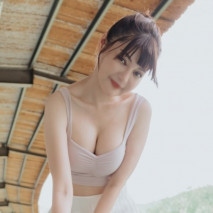 在高爾夫球場遇到的乳頭超硬的台灣女孩說：“放進去吧♡快點想要雞巴♡”