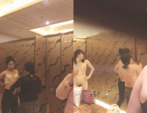 洗浴中心內部員工更衣室 偷拍眾多美女少婦脫光光