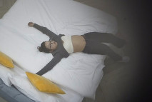 流出酒店偷拍 眼鏡御姐范女友剛進入房間就被推到拽手後入抽插